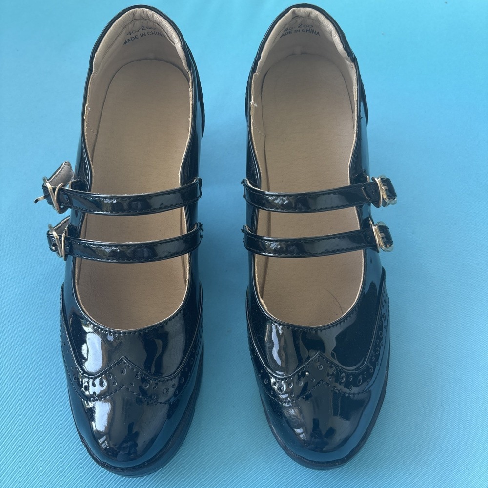 Black Patent Leather Wing Tip Mary Jane Chunky Heel Shoes Gold Buckle SZ 40 (9) - Picture 2 of 10
